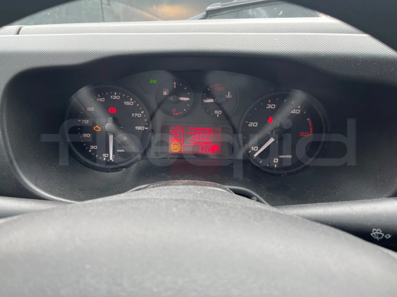 Iveco Ferqui S327C - Euro 6 - 132 kW - 8.470 mt - dashboard lights on