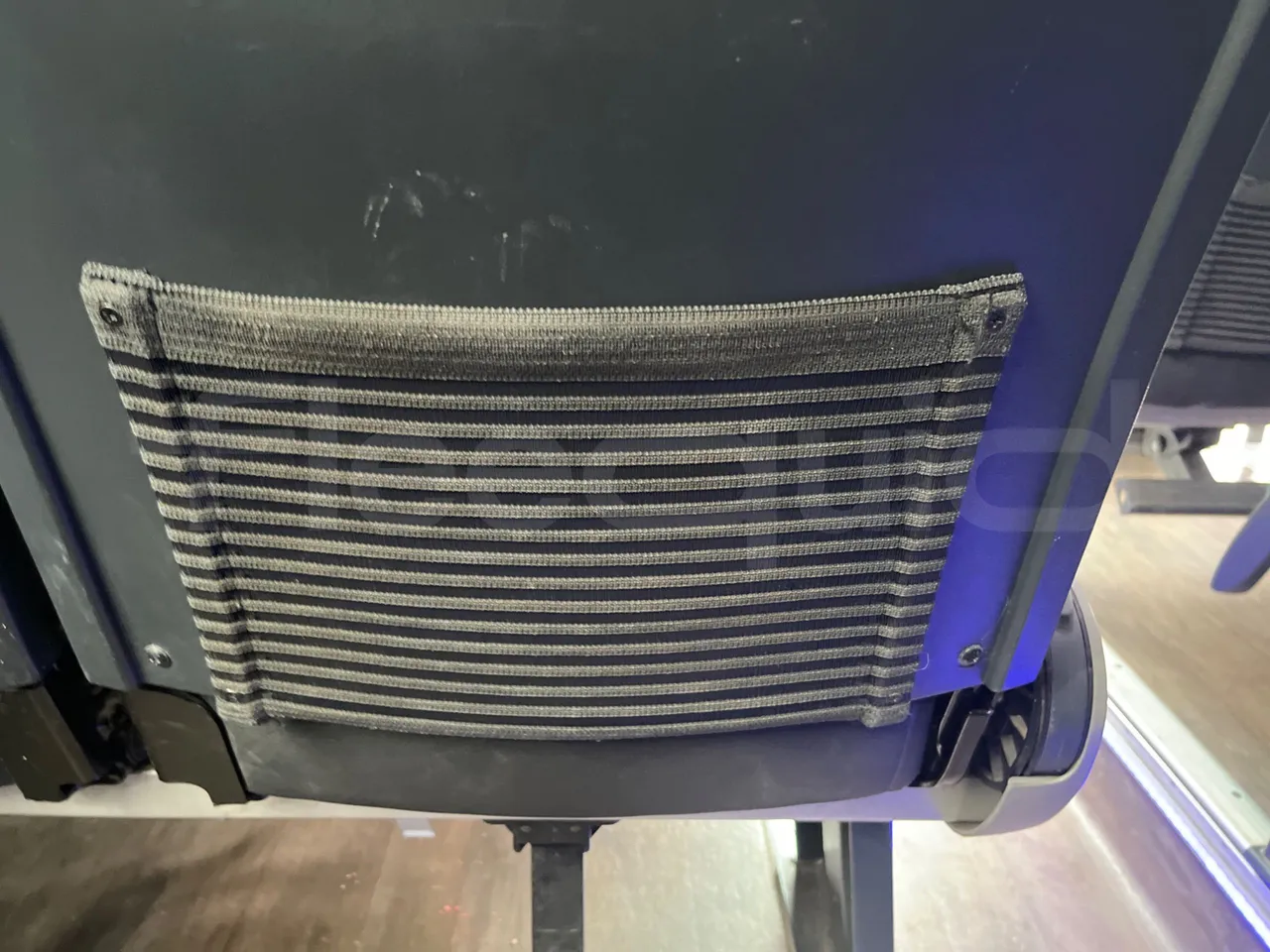 Iveco Ferqui S327C - Euro 6 - 132 kW - 8.470 mt - mesh detail photo