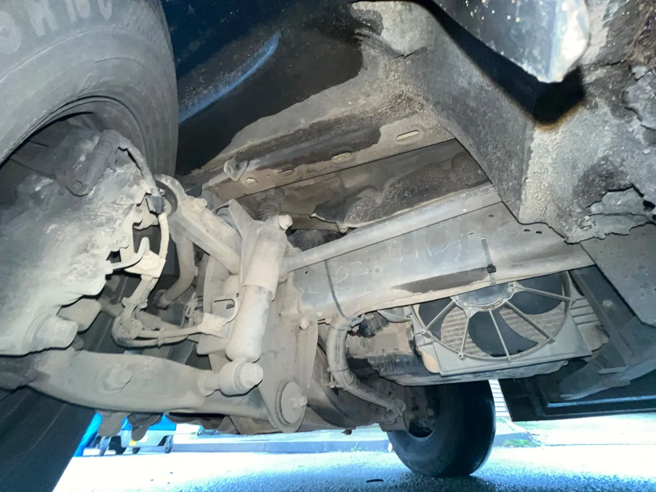 Iveco Ferqui S327C - Euro 6 - 132 kW - 8.470 mt - front air springs left