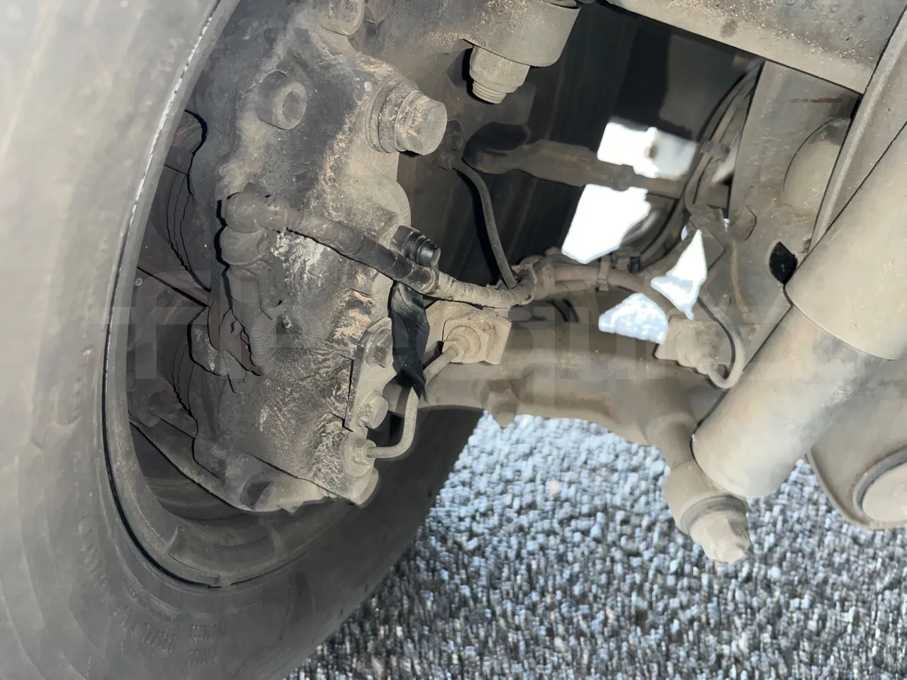 Iveco Ferqui S327C - Euro 6 - 132 kW - 8.470 mt - front brake calipers left