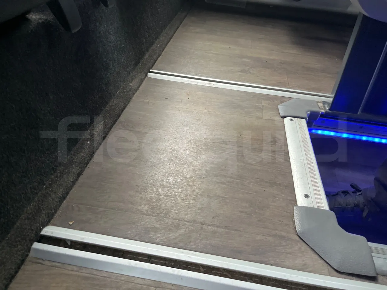 Iveco Ferqui S327C - Euro 6 - 132 kW - 8.470 mt - floor hatches photo