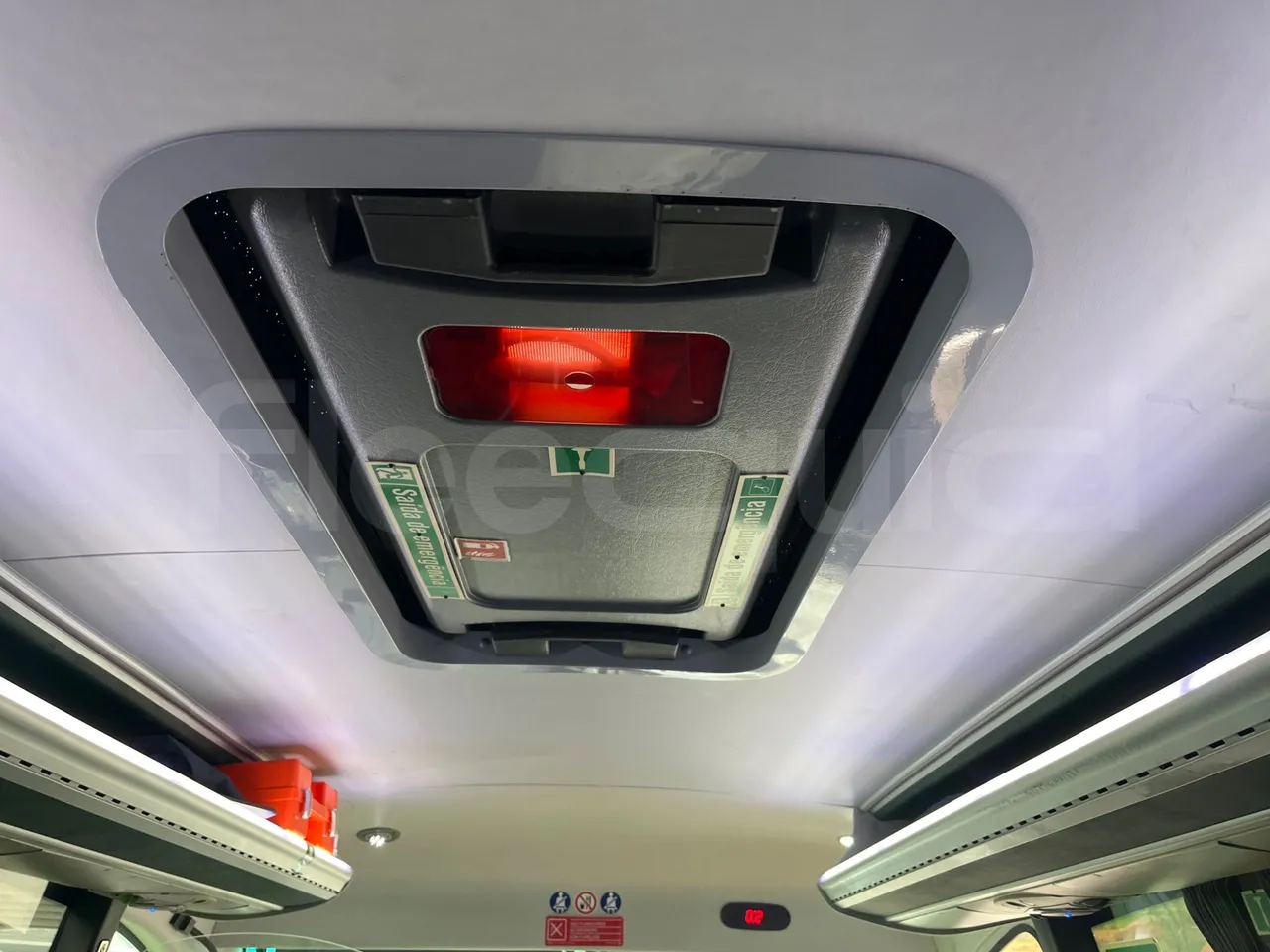 Iveco Ferqui S327C - Euro 6 - 132 kW - 8.470 mt - roof hatch 1