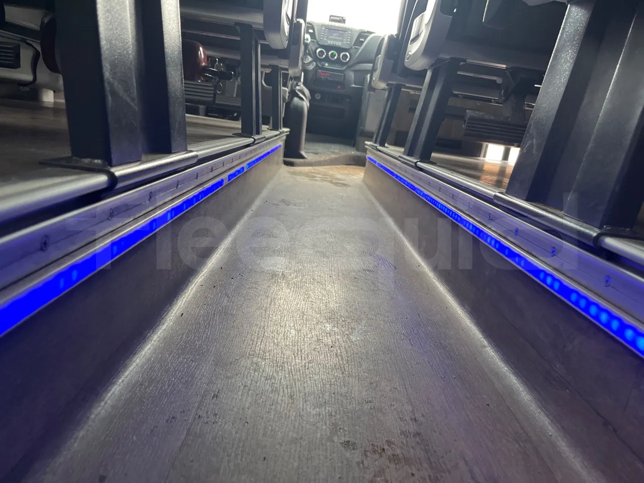 Iveco Ferqui S327C - Euro 6 - 132 kW - 8.470 mt - roof hatch 3