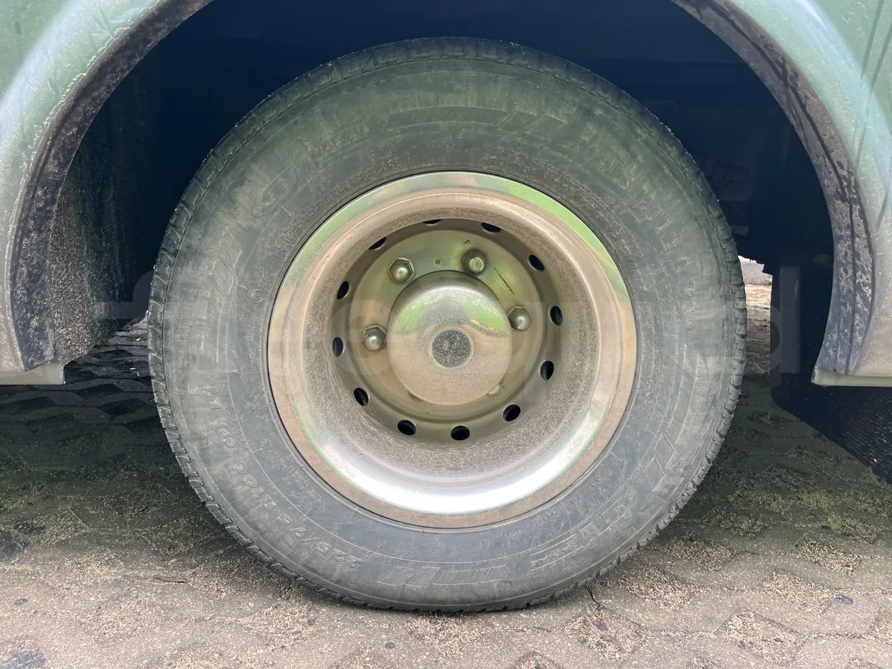 Iveco Ferqui S327C - Euro 6 - 132 kW - 8.470 mt - tread condition front tires left