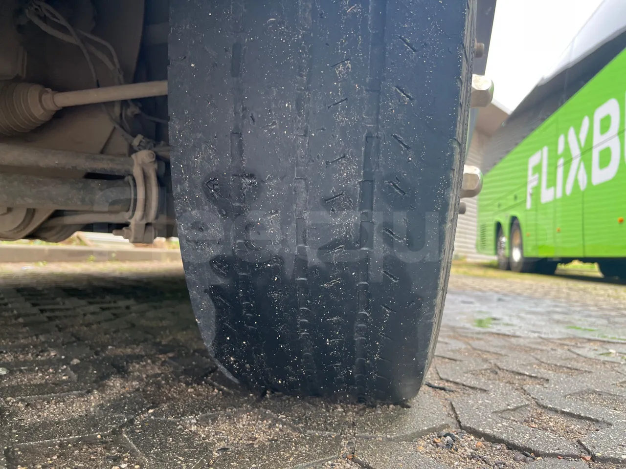 Iveco Ferqui S327C - Euro 6 - 132 kW - 8.470 mt - tread condition front tires right
