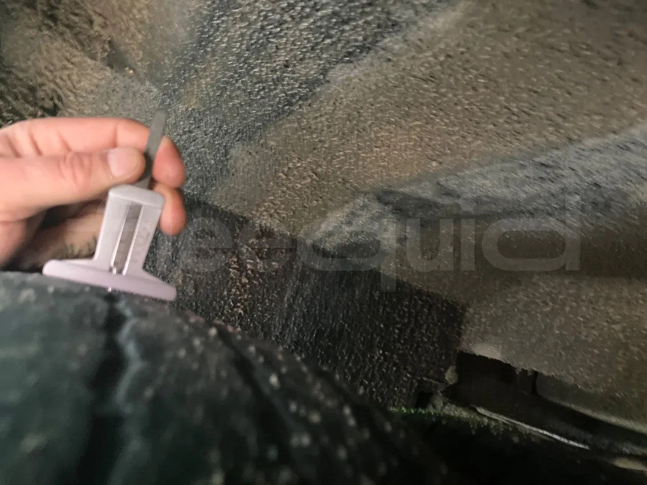 Iveco Ferqui S327C - Euro 6 - 132 kW - 8.470 mt - tread condition second axle tires left