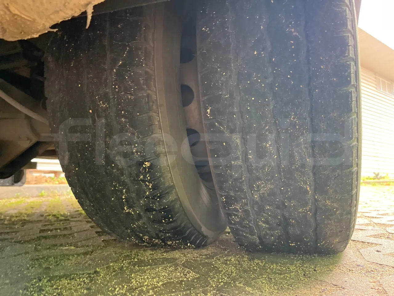 Iveco Ferqui S327C - Euro 6 - 132 kW - 8.470 mt - tread condition second axle tires right