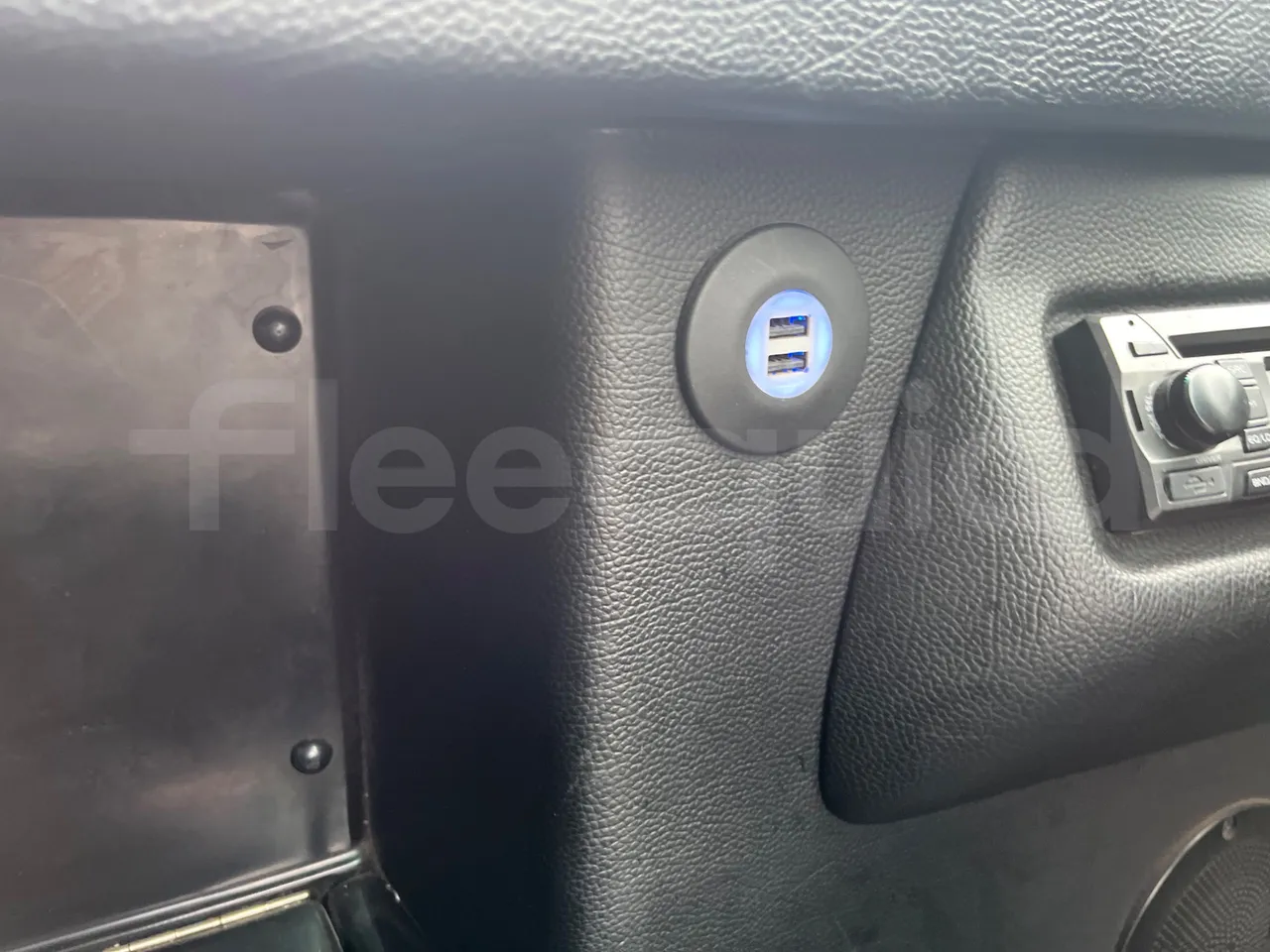 Iveco Ferqui S327C - Euro 6 - 132 kW - 8.470 mt - power outlets detail