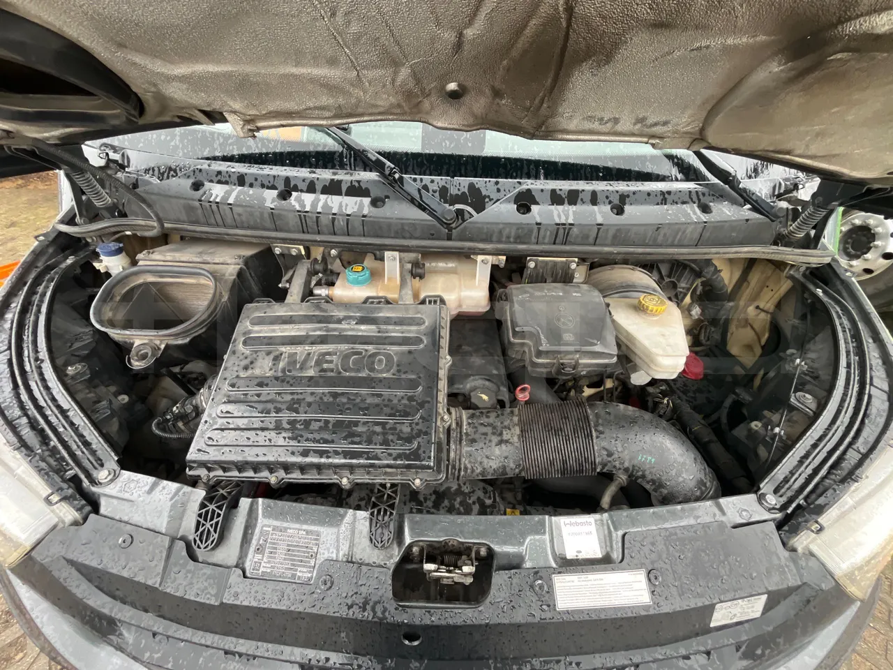 Iveco Ferqui S327C - Euro 6 - 132 kW - 8.470 mt - rear hatch open