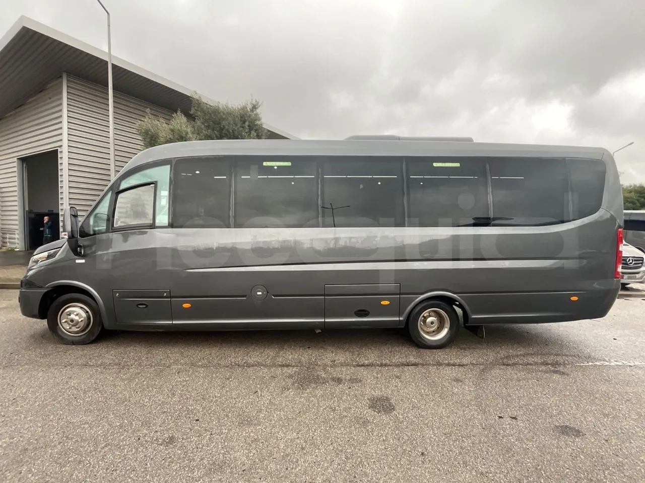 Iveco Ferqui S327C - Euro 6 - 132 kW - 8.470 mt - left side photo