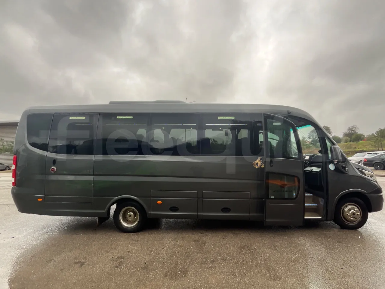 Iveco Ferqui S327C - Euro 6 - 132 kW - 8.470 mt - right side doors open