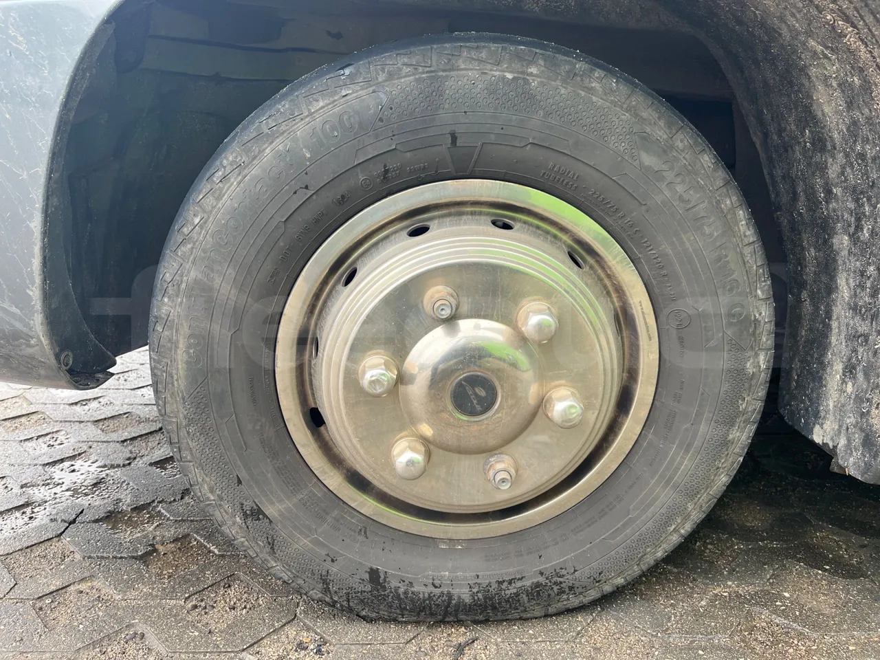 Iveco Ferqui S327C - Euro 6 - 132 kW - 8.470 mt - front left tire measurements