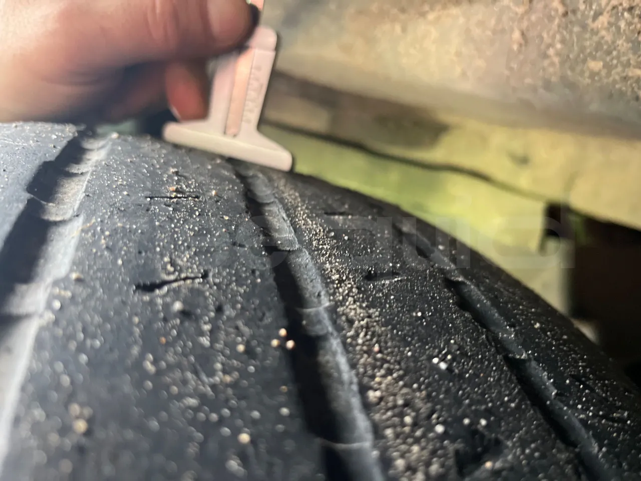 Iveco Ferqui S327C - Euro 6 - 132 kW - 8.470 mt - rear left tire photo