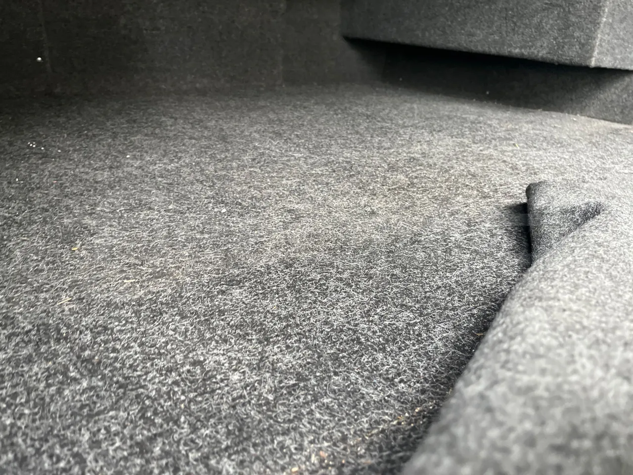 Iveco Ferqui S327C - Euro 6 - 132 kW - 8.470 mt - under carpet photo