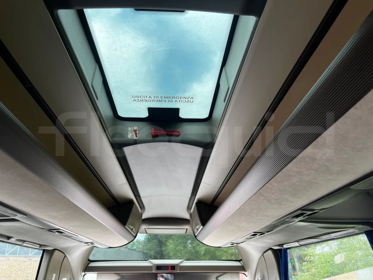 Iveco Magelys - roof hatch 1