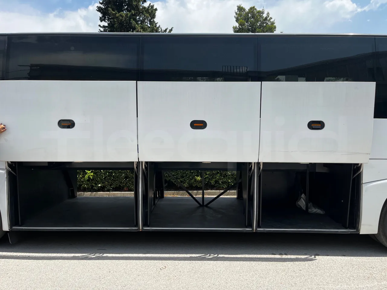 Iveco Magelys - luggage rack photo