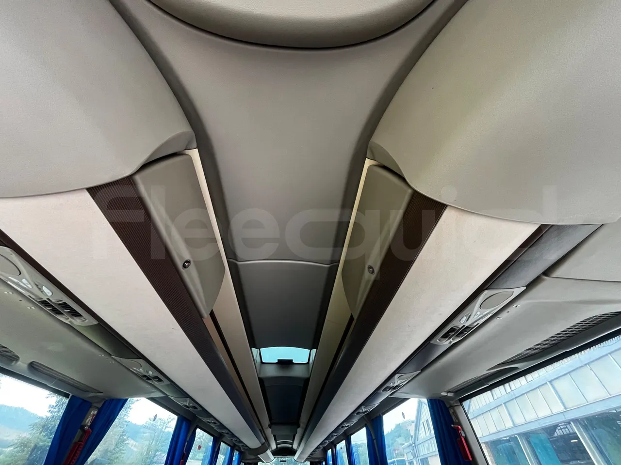 Iveco Magelys - overhead compartments photo