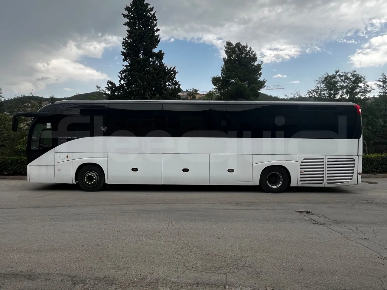 Iveco Magelys - left side photo