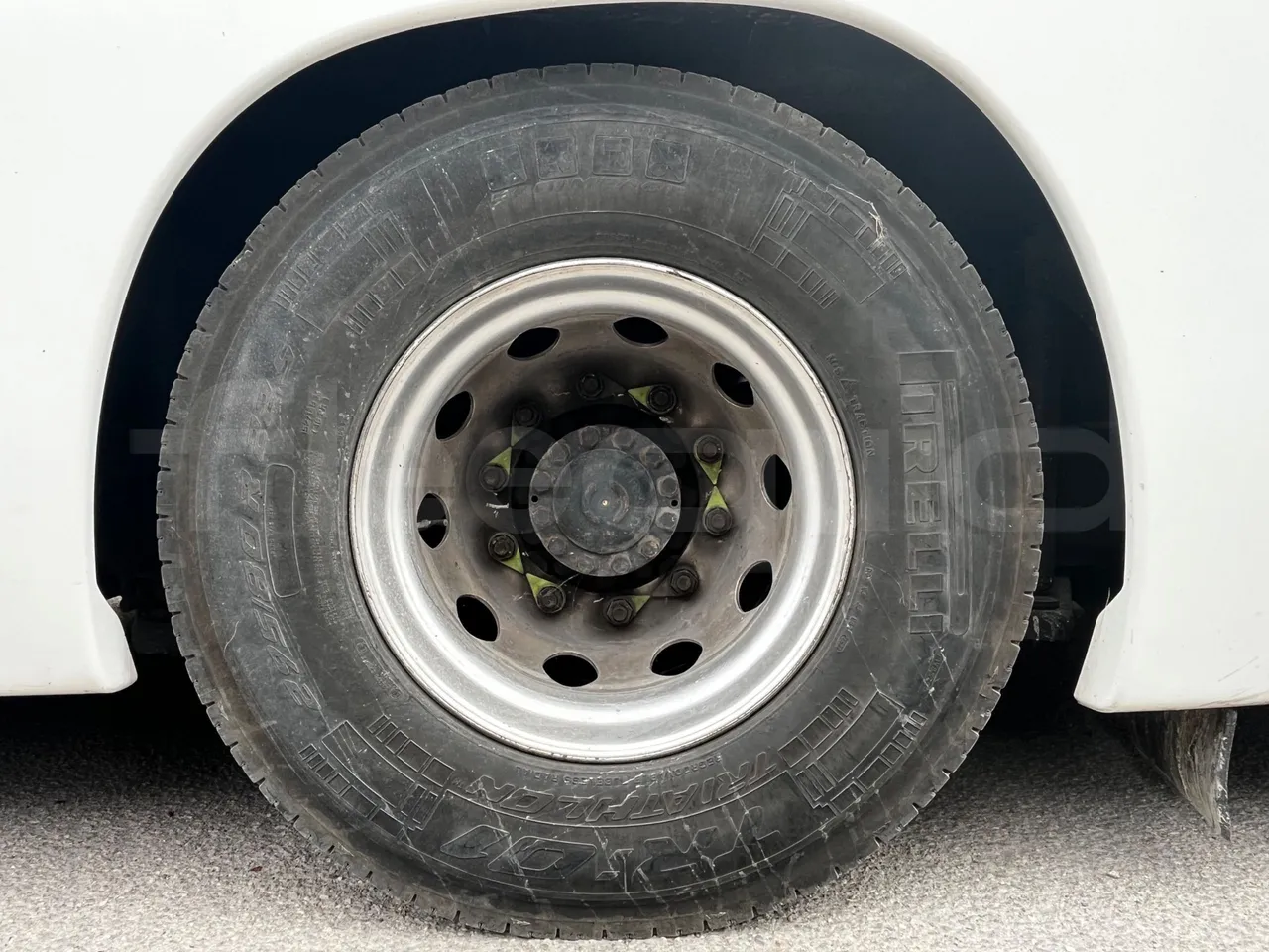 Iveco Magelys - rear left tire photo