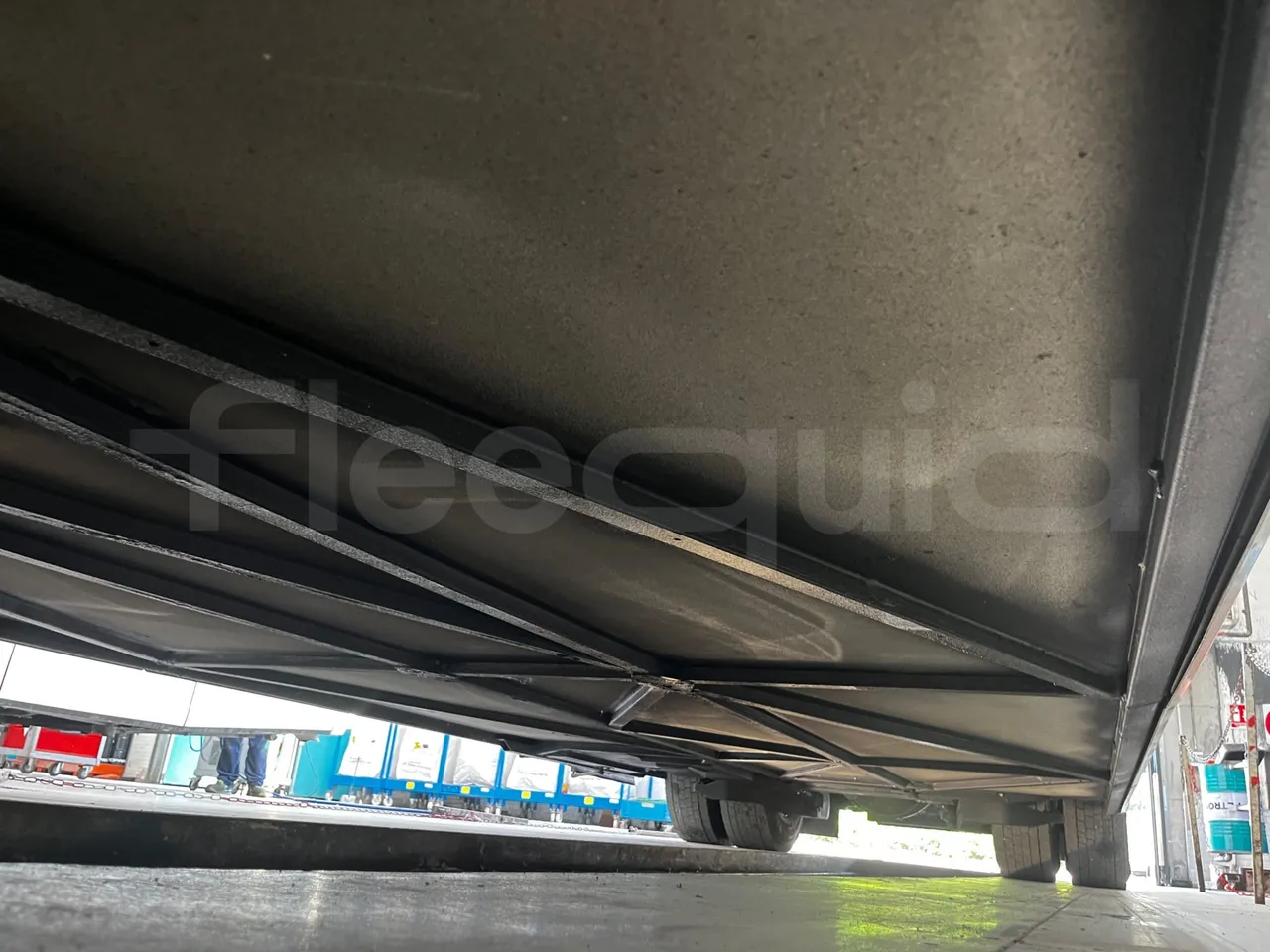 Iveco Magelys - central undercarriage photo
