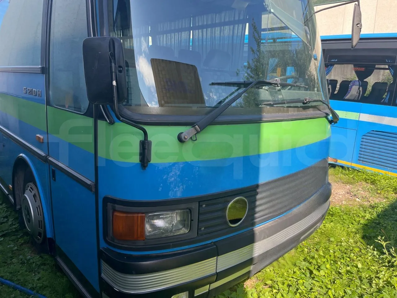 Setra S 210 HL58 - EUR0 - 165kW - 9.34m - 3/4 right front doors open