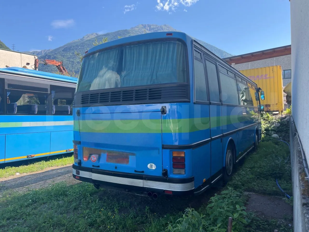 Setra S 210 HL58 - EUR0 - 165kW - 9.34m - 3/4 right rear doors closed