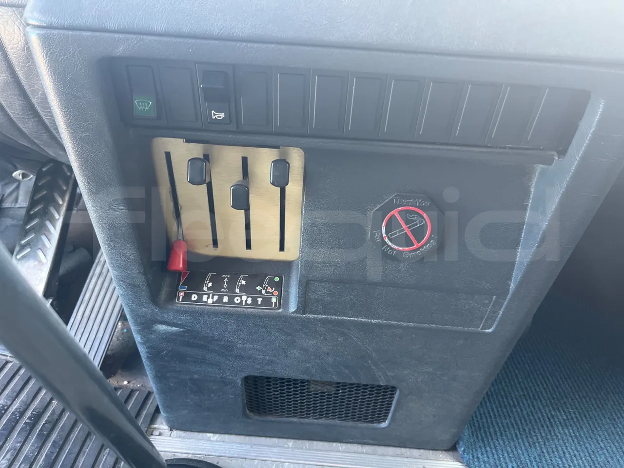 Setra S 210 HL58 - EUR0 - 165kW - 9.34m - onboard devices 1