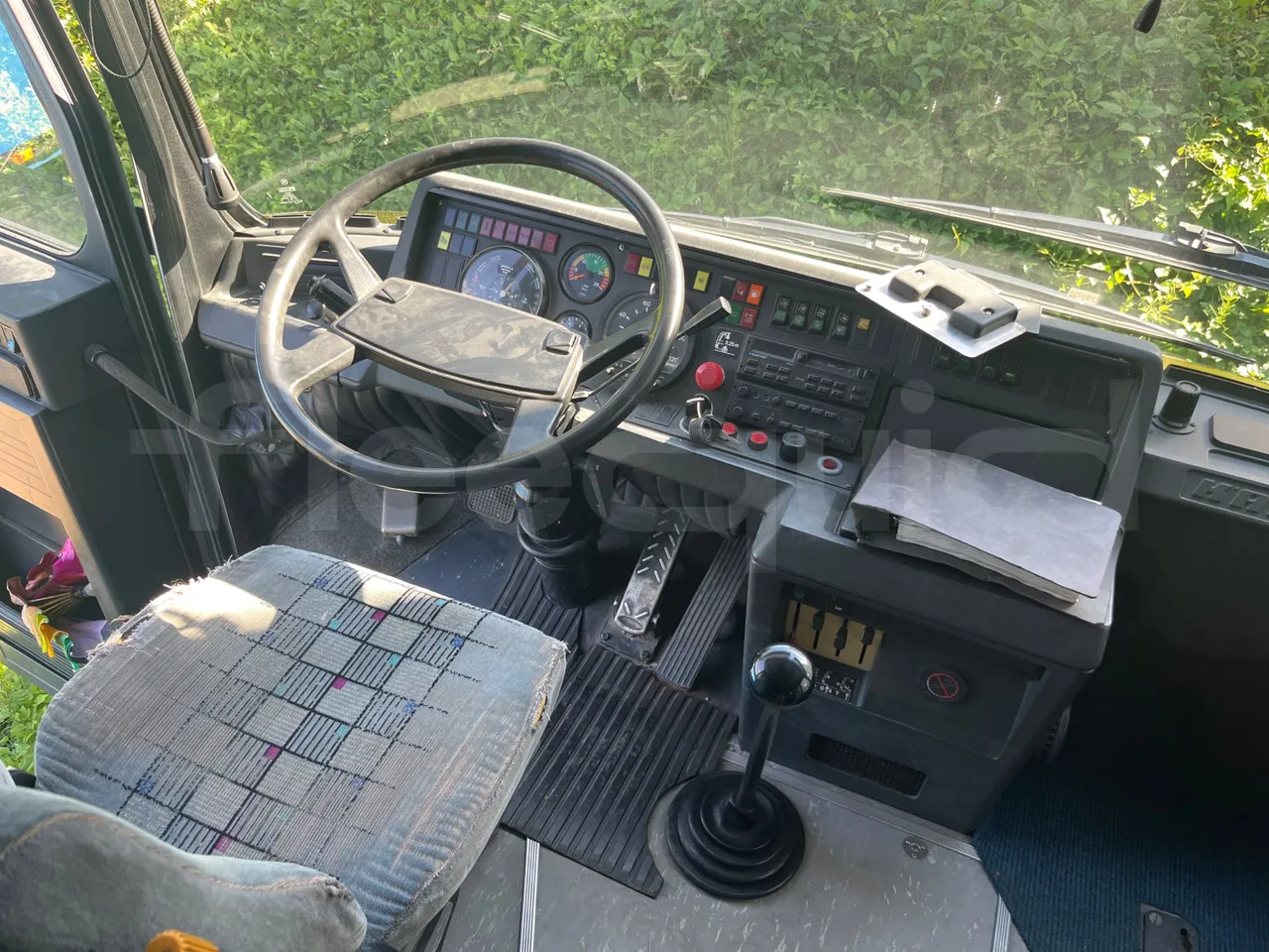 Setra S 210 HL58 - EUR0 - 165kW - 9.34m - buttons panels on (mandatory for bus to scrap)