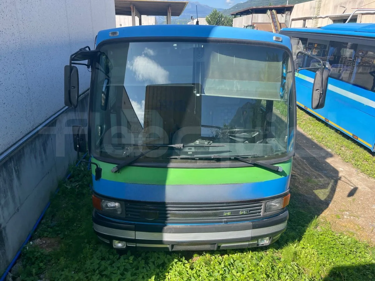 Setra S 210 HL58 - EUR0 - 165kW - 9.34m - front photo