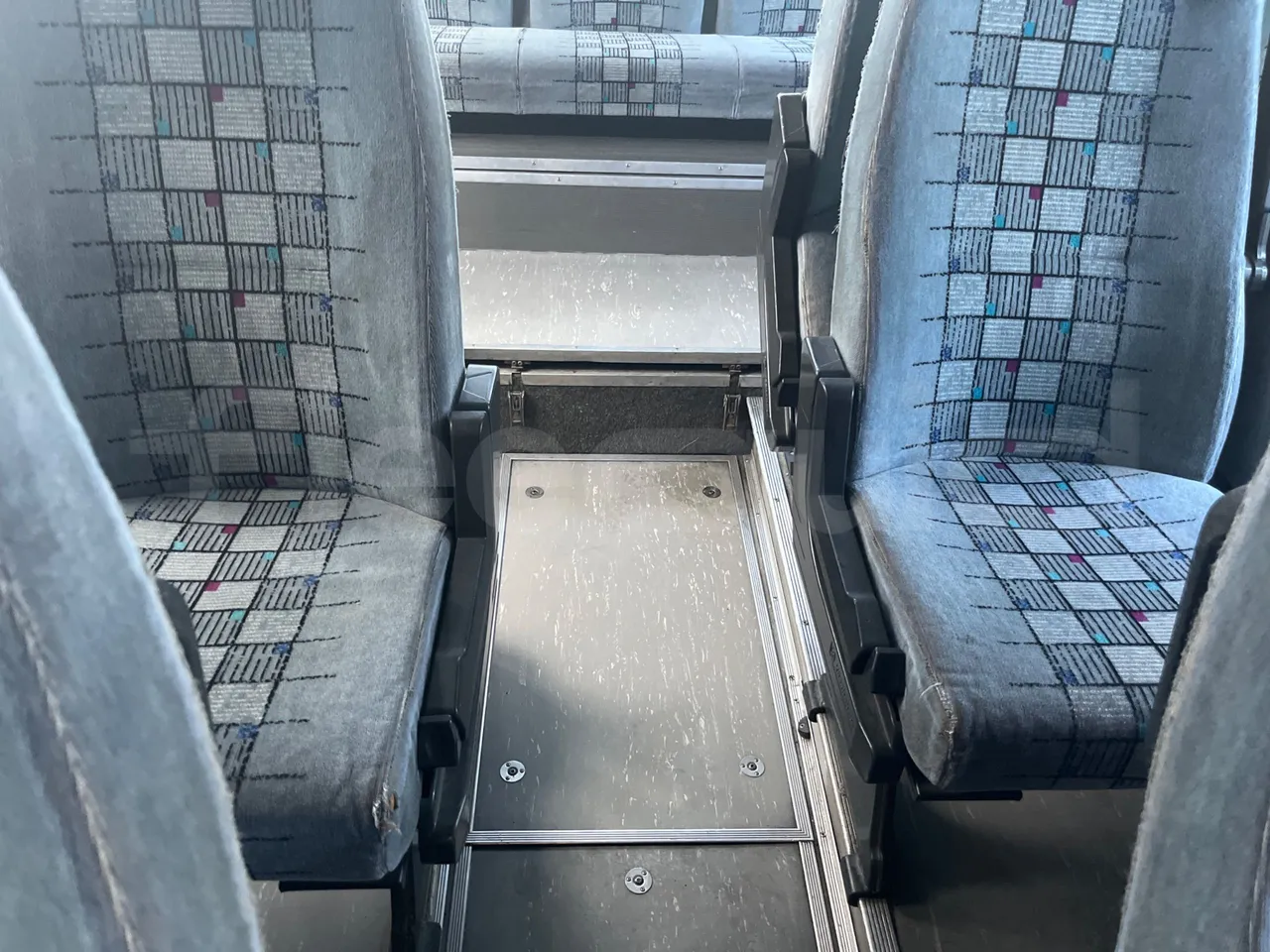 Setra S 210 HL58 - EUR0 - 165kW - 9.34m - floor hatches photo