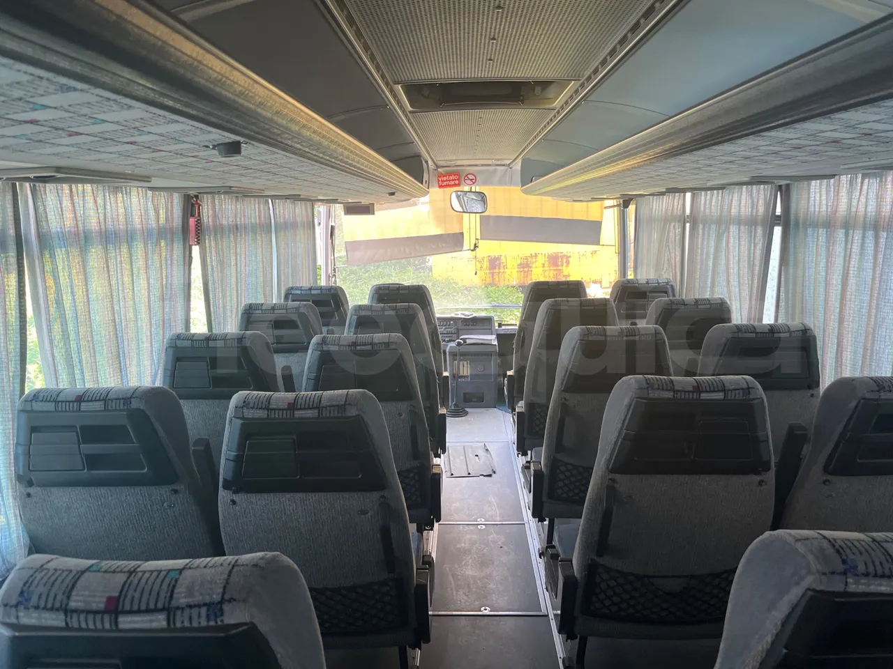 Setra S 210 HL58 - EUR0 - 165kW - 9.34m - forward view middle aisle