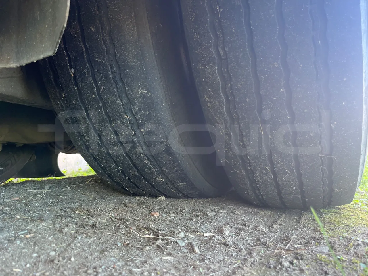 Setra S 210 HL58 - EUR0 - 165kW - 9.34m - tread condition second axle tires left