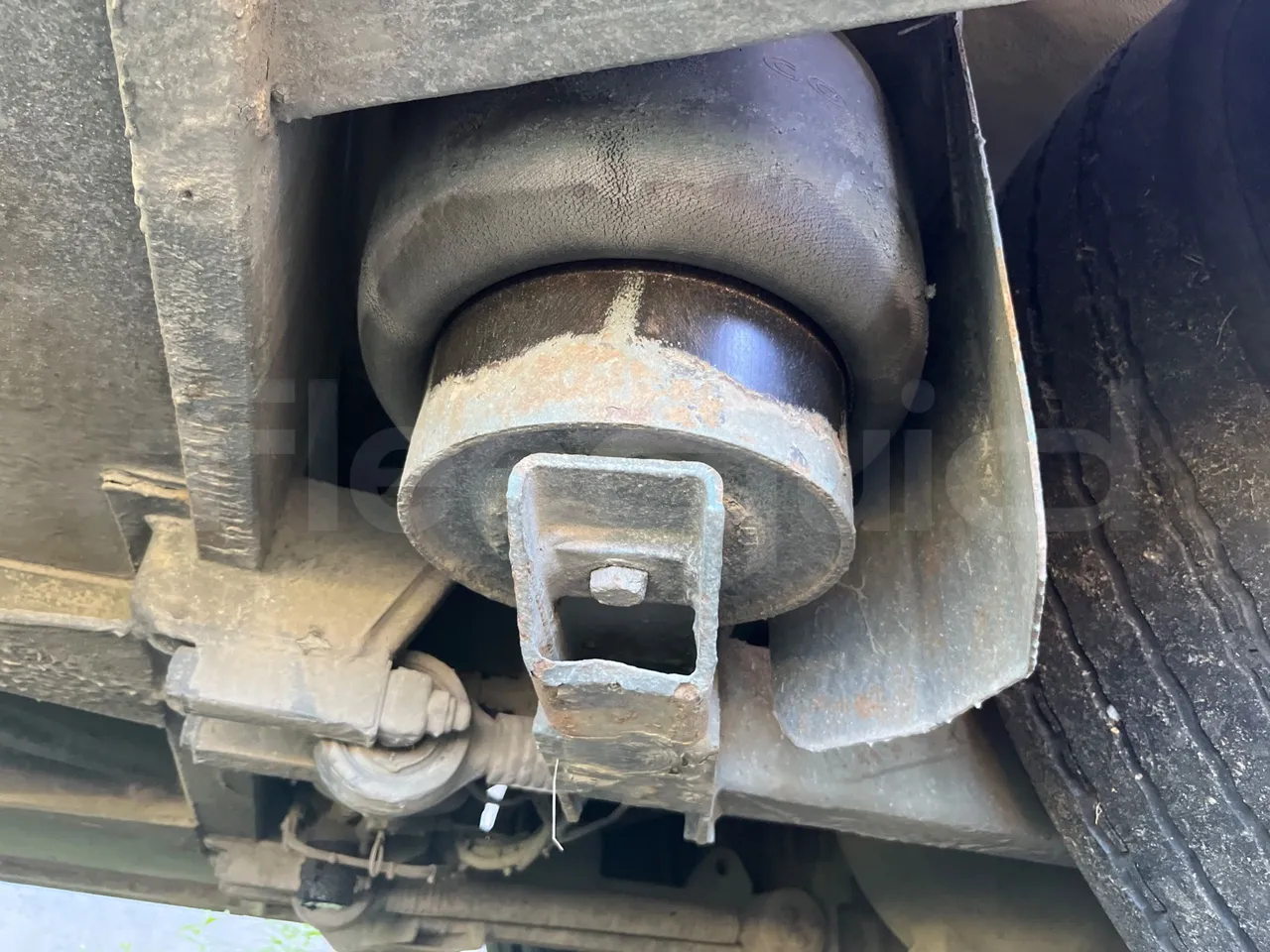 Setra S 210 HL58 - EUR0 - 165kW - 9.34m - axle 2 shock absorbers 1 left