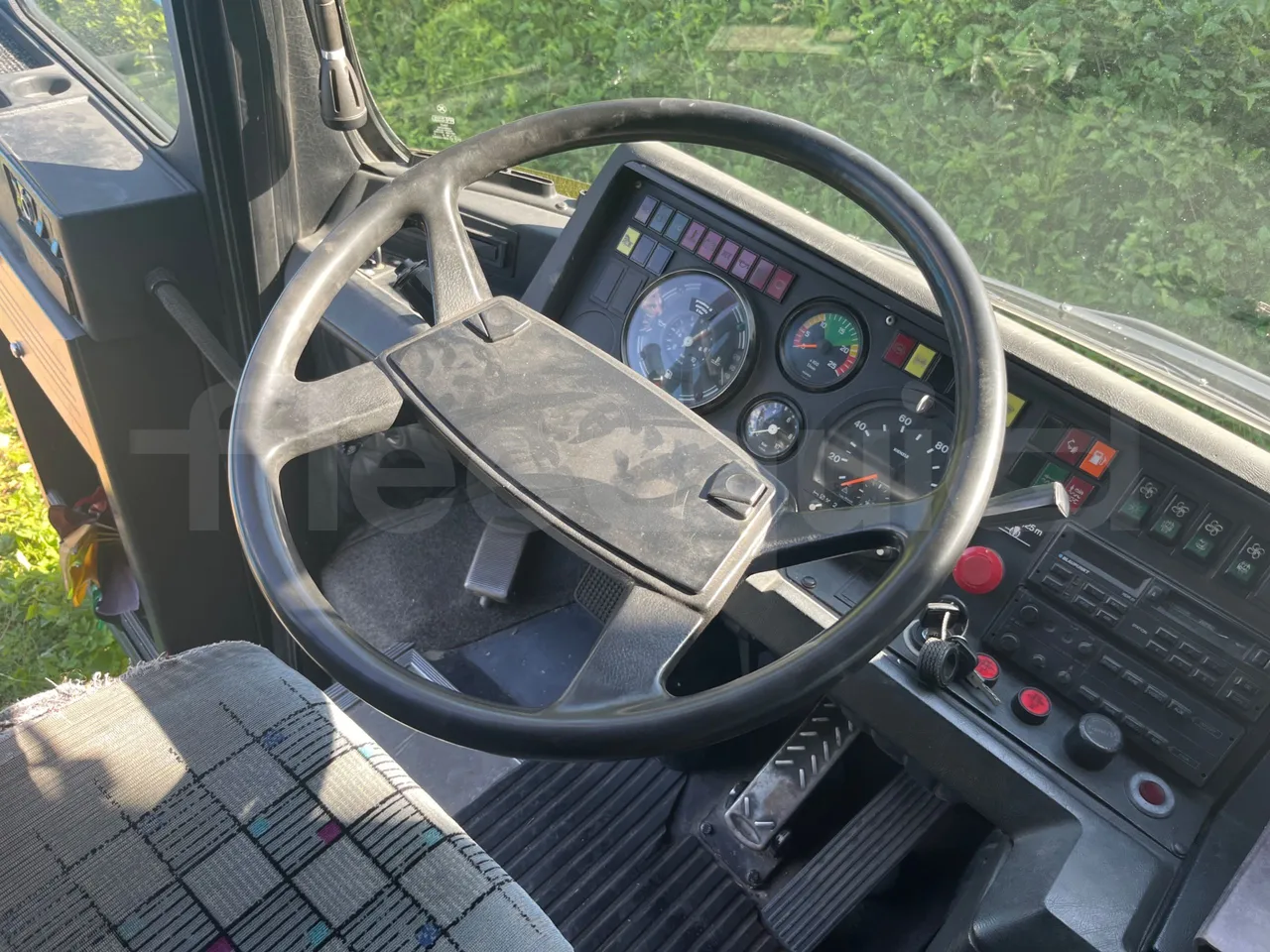 Setra S 210 HL58 - EUR0 - 165kW - 9.34m - steering wheel photo