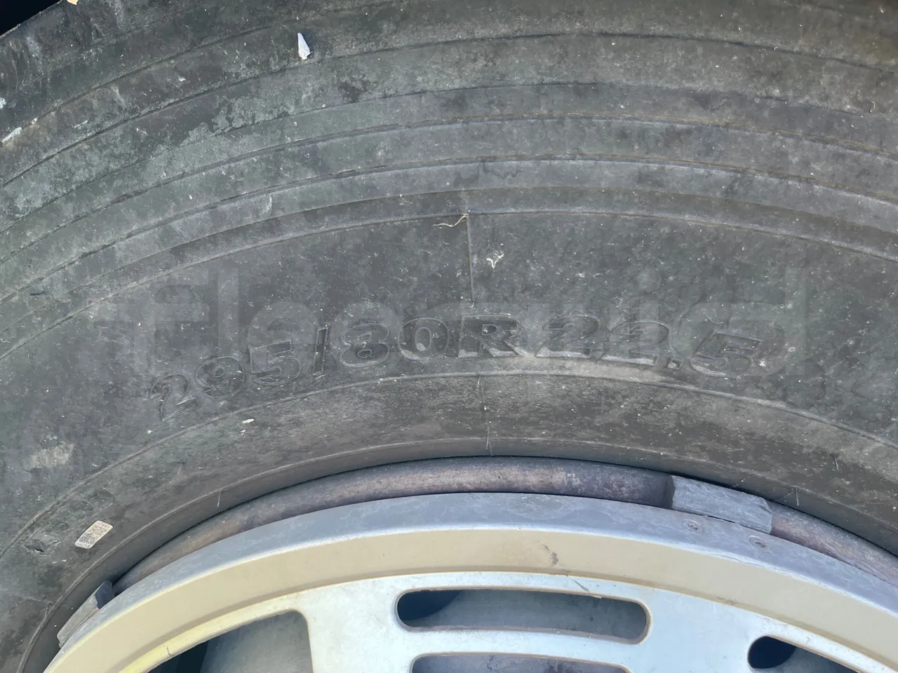 Setra S 210 HL58 - EUR0 - 165kW - 9.34m - front left tire measurements
