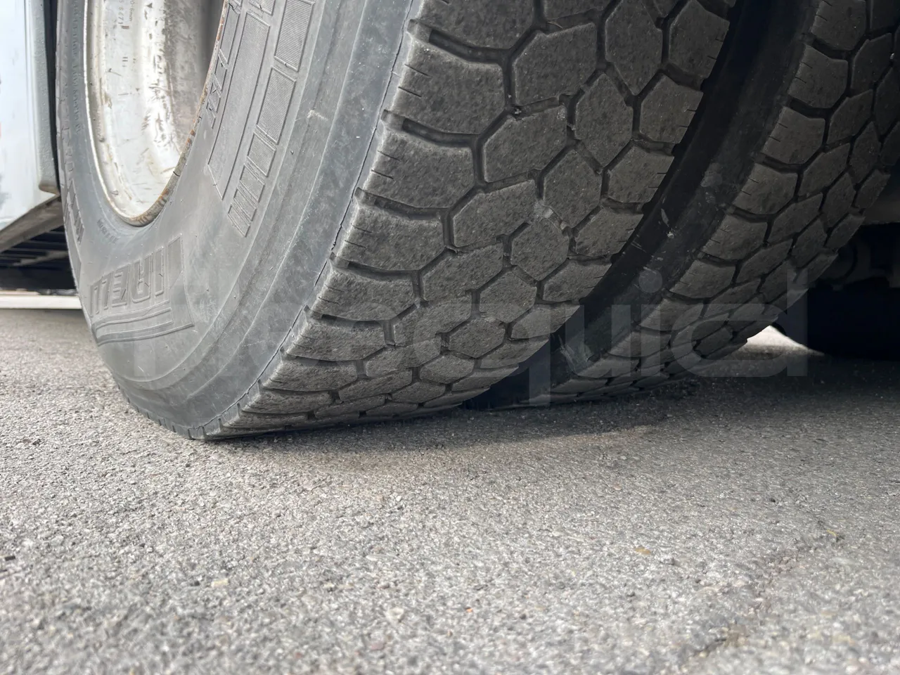 Temsa Safari TB162R - Euro3 - 265kW - 12mt - tread condition second axle tires left