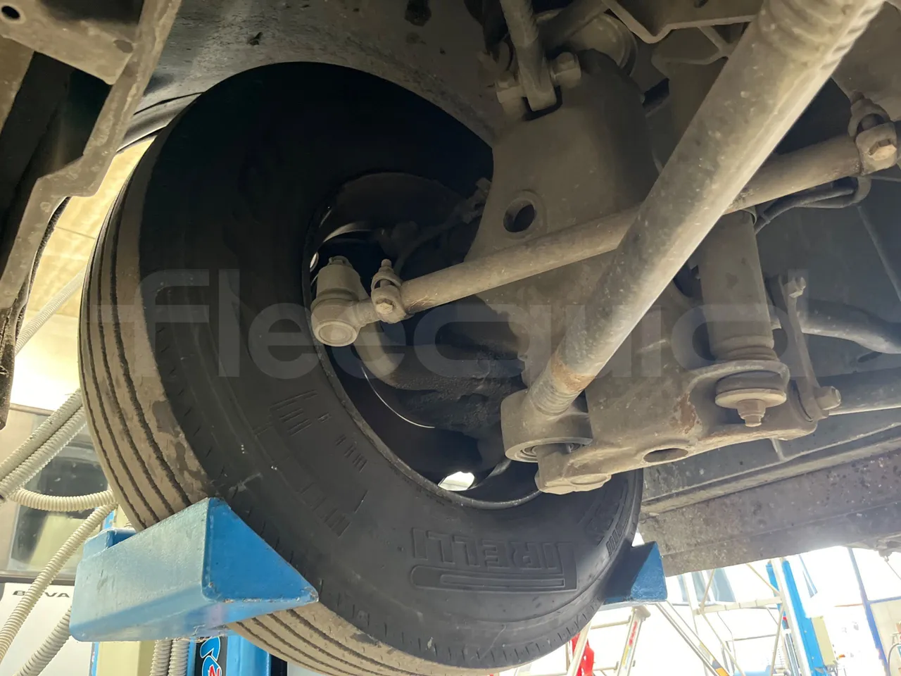 Temsa Safari TB162R - Euro3 - 265kW - 12mt - front axle right side