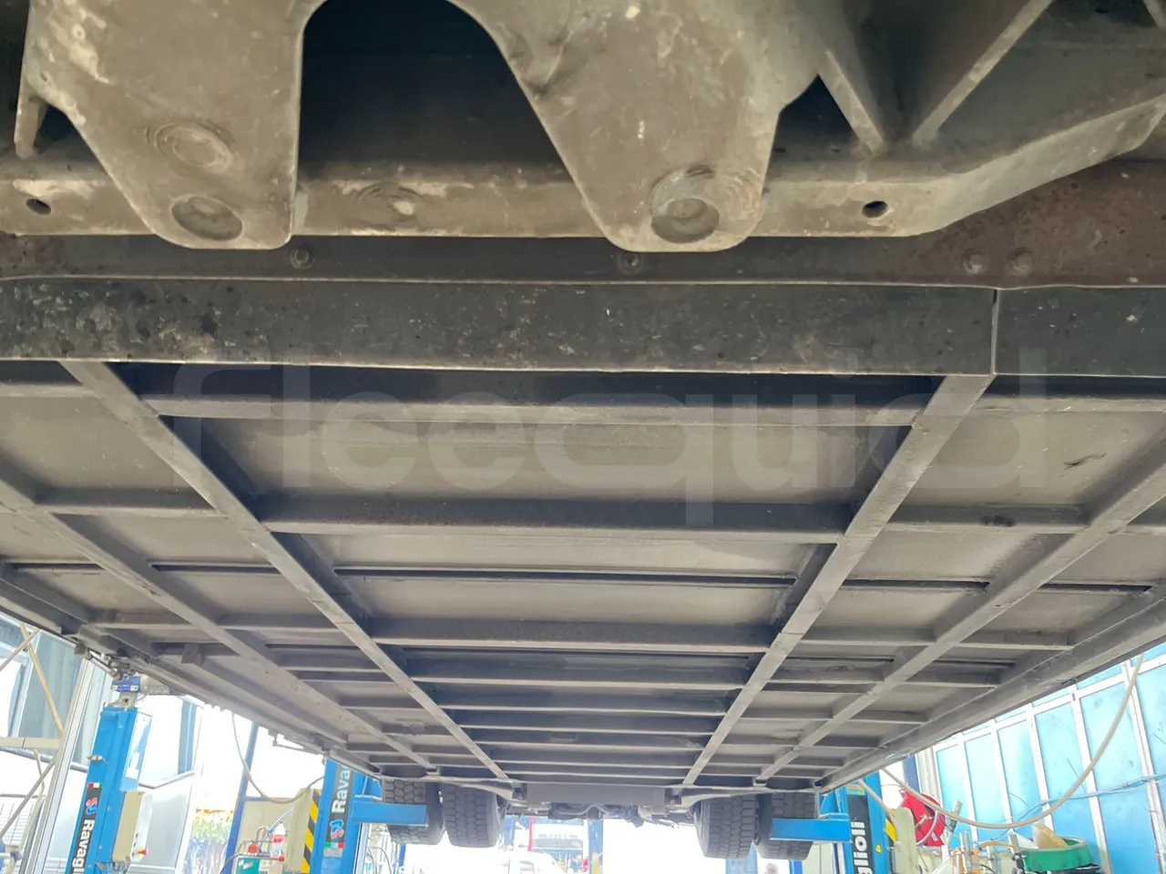 Temsa Safari TB162R - Euro3 - 265kW - 12mt - central undercarriage photo