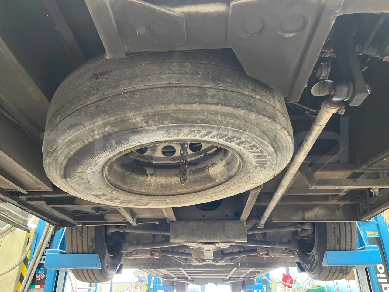 Temsa Safari TB162R - Euro3 - 265kW - 12mt - front undercarriage from front