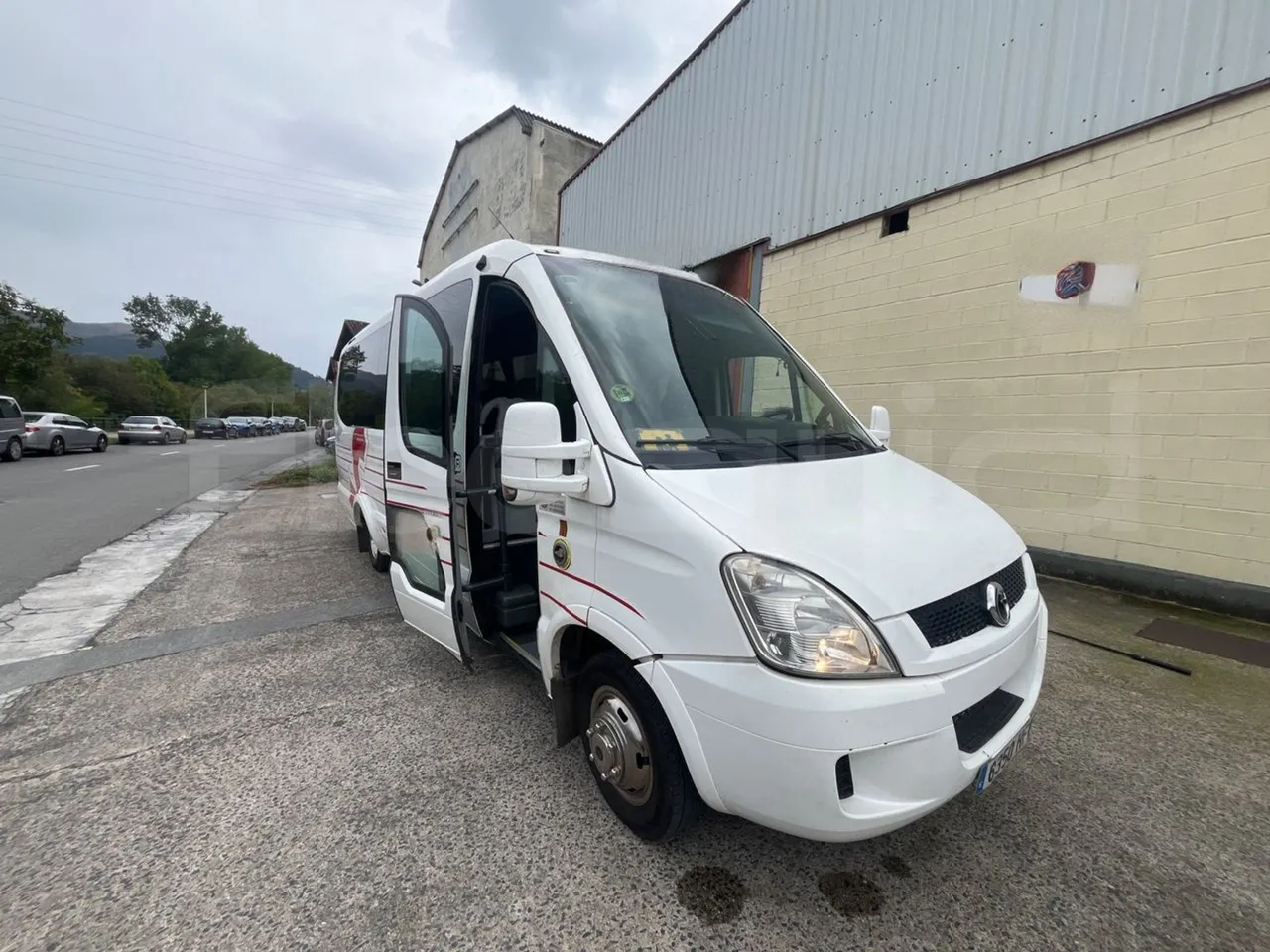Iveco A50C17 CA1S1B-1E1DM/ Euro 5 - 125 Kw - 7.8 Mt - 3/4 right front doors open