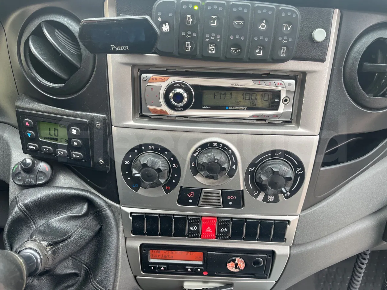 Iveco A50C17 CA1S1B-1E1DM/ Euro 5 - 125 Kw - 7.8 Mt - radio accessories photo