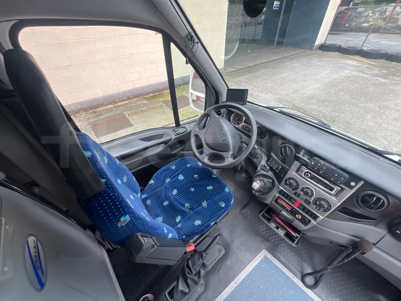 Iveco A50C17 CA1S1B-1E1DM/ Euro 5 - 125 Kw - 7.8 Mt - driver's seat photo
