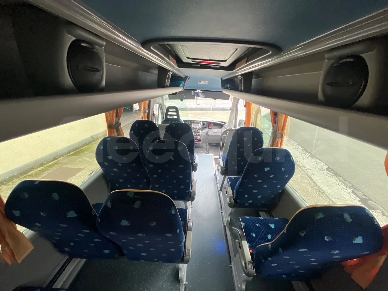 Iveco A50C17 CA1S1B-1E1DM/ Euro 5 - 125 Kw - 7.8 Mt - forward view middle aisle