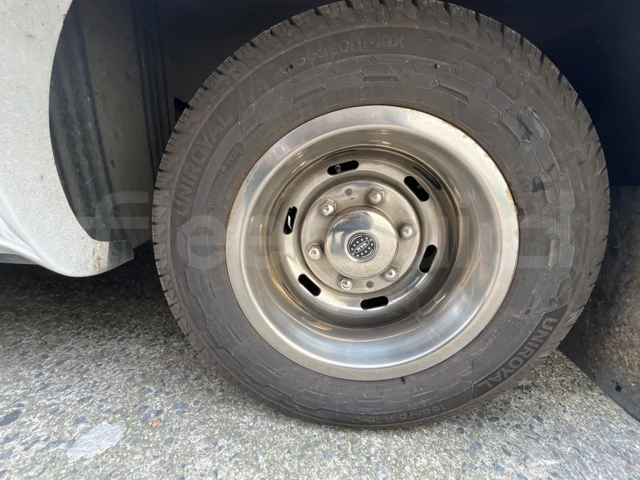 Iveco A50C17 CA1S1B-1E1DM/ Euro 5 - 125 Kw - 7.8 Mt - tread condition front tires left