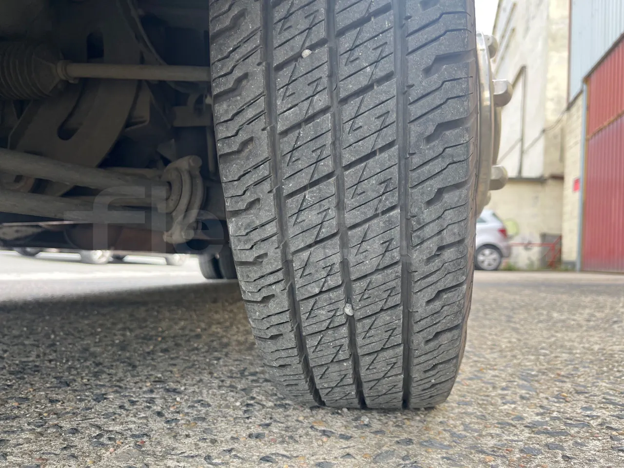 Iveco A50C17 CA1S1B-1E1DM/ Euro 5 - 125 Kw - 7.8 Mt - tread condition front tires right