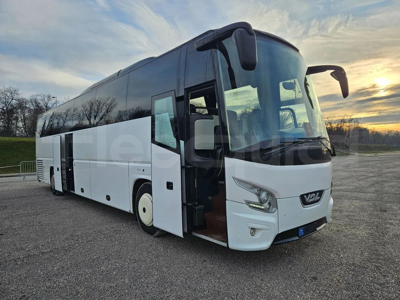 Vdl Futura 501E1 - Euro6 - 320kW - 12.875mt - 3/4 right front doors open