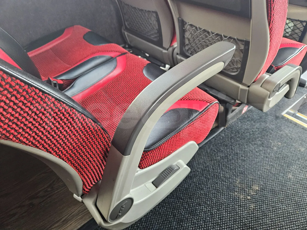 Vdl Futura 501E1 - Euro6 - 320kW - 12.875mt - armrest detail photo