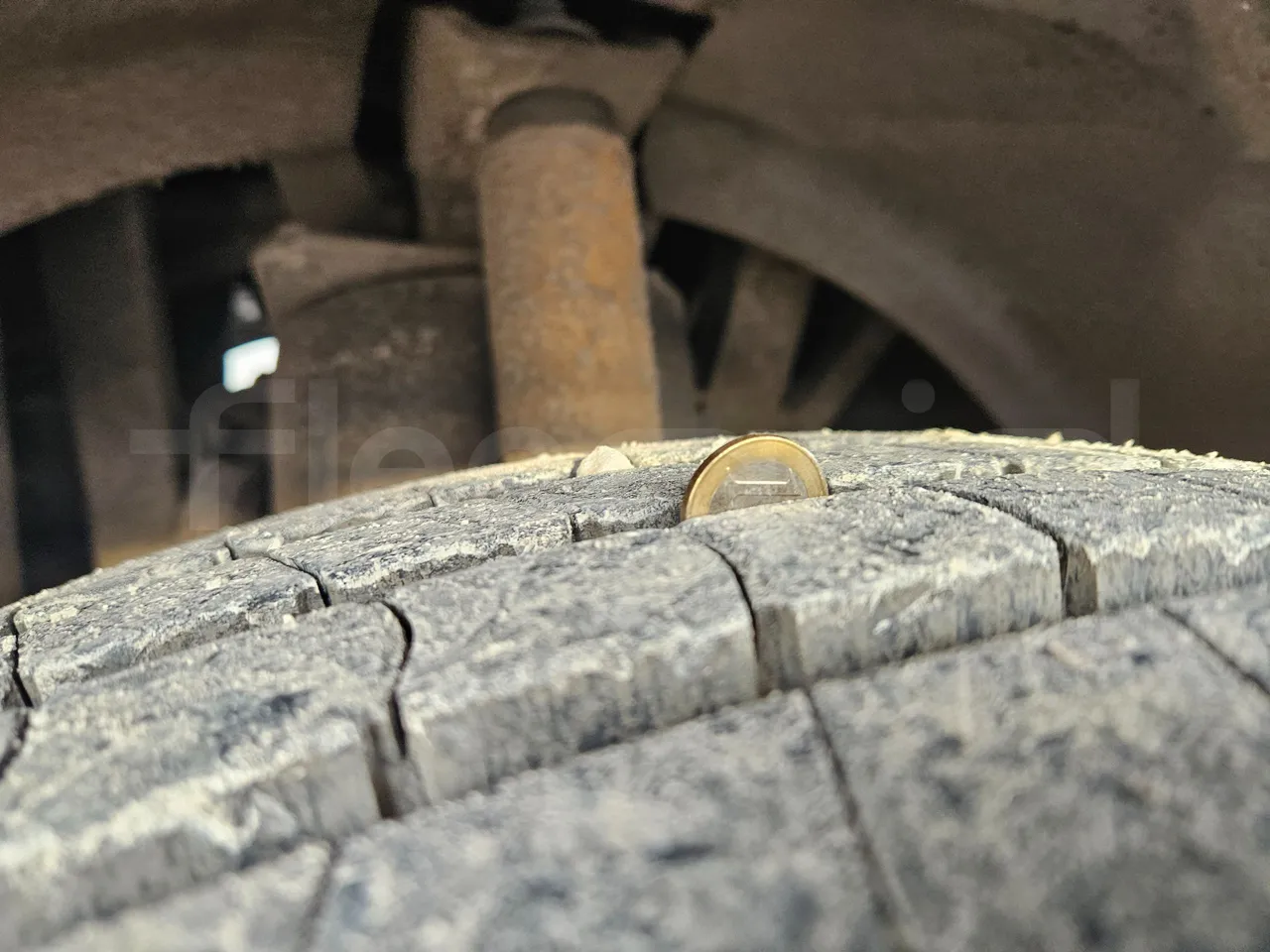 Vdl Futura 501E1 - Euro6 - 320kW - 12.875mt - tread condition front tires left