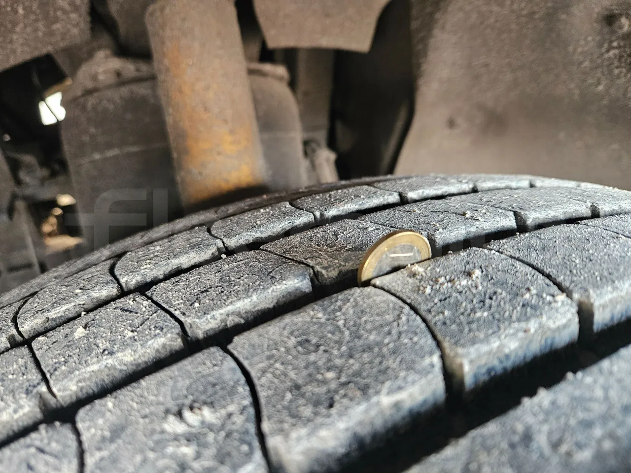 Vdl Futura 501E1 - Euro6 - 320kW - 12.875mt - tread condition front tires right