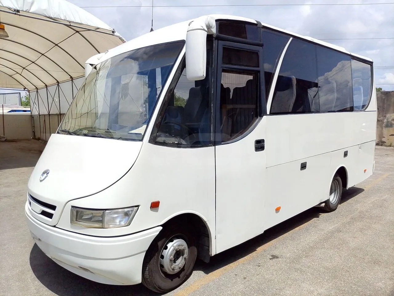 Iveco Daily 65C JBI - EUR3 -122kW - 6.9m - 3/4 front left (mandatory for bus to scrap)